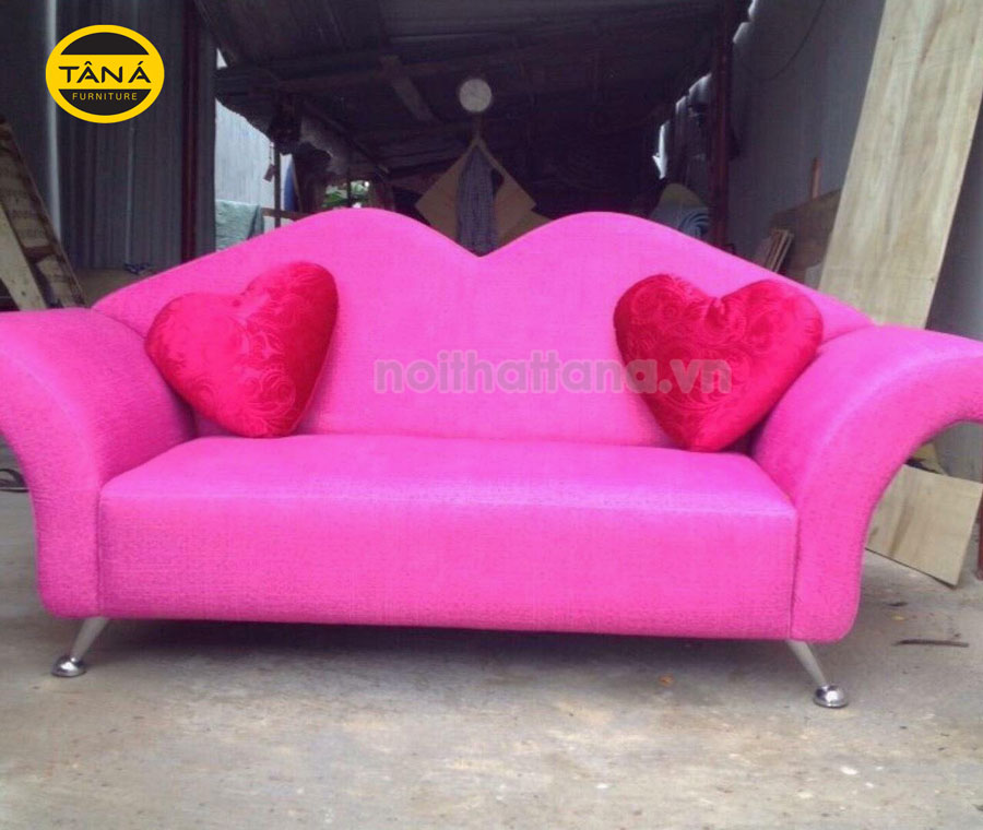 ghế sofa hình trái tim màu hồng cho
