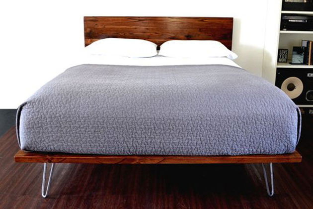 Giường gỗ chân sắt giá rẻ