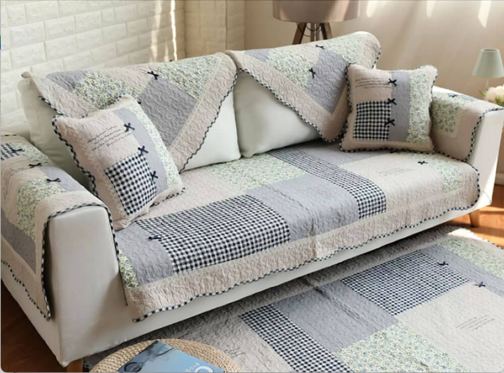 Sử dụng khăn trải sofa và thảm đồng bộ