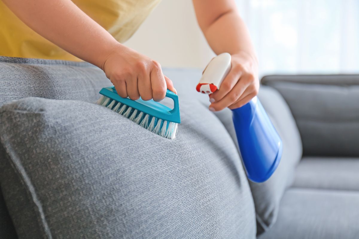 Cách vệ sinh sofa nỉ tại nhà