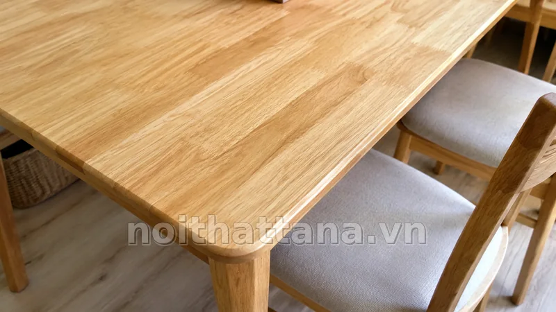 Chi tiết kích thước và chất liệu của bàn ăn gỗ cao su